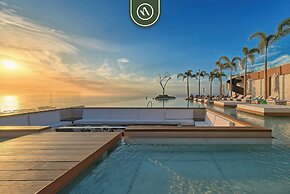 Condo With Balcony - Rooftop Pool With Ocean View