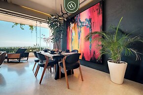 Condo With Balcony - Rooftop Pool With Ocean View