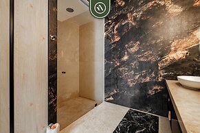 Condo With Balcony - Rooftop Pool With Ocean View