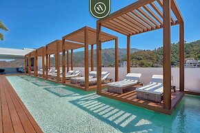 Condo With Balcony - Rooftop Pool With Ocean View