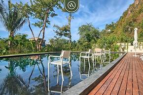 New Studio - King Bed - Pool - Jacuzzi - Gym