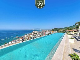 Oceanview 2 BR Condo - Luxury - Rooftop Pool