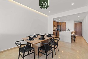 New Oceanfront 2 BR Condo - Gym - Beach - Pool