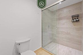 New Oceanfront 2 BR Condo - Gym - Beach - Pool