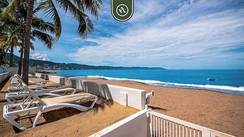 New Oceanfront 2 BR Condo - Gym - Beach - Pool