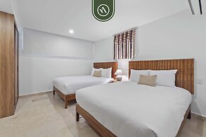New Oceanfront 2 BR Condo - Gym - Beach - Pool