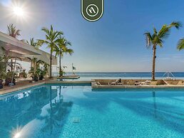 New Oceanfront 2 BR Condo - Gym - Beach - Pool