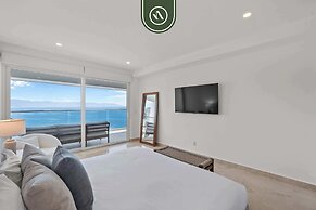 New Oceanfront 2 BR Condo - Gym - Beach - Pool
