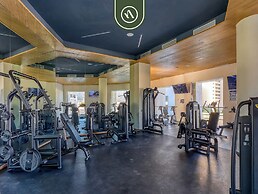 New Oceanfront 2 BR Condo - Gym - Beach - Pool