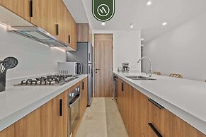 New Oceanfront 2 BR Condo - Gym - Beach - Pool