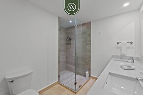 New Oceanfront 2 BR Condo - Gym - Beach - Pool