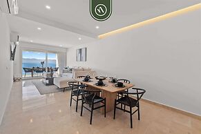 New Oceanfront 2 BR Condo - Gym - Beach - Pool