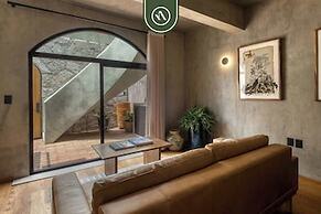 Luxury 2 BR Condo in Downtown - AC - Peaceful