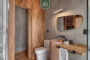 Luxury 2 BR Condo in Downtown - AC - Peaceful
