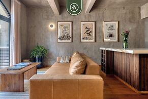 Luxury 2 BR Condo in Downtown - AC - Peaceful