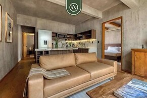 Luxury 2 BR Condo in Downtown - AC - Peaceful