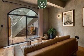Luxury 2 BR Condo in Downtown - AC - Peaceful
