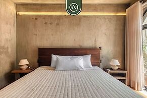 Luxury 2 BR Condo in Downtown - AC - Peaceful