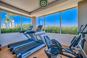 2BR Condo With Rooftop Pool - 2 Min Walk to Beach