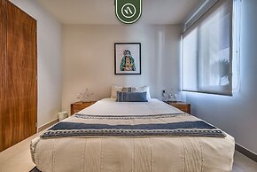 2BR Condo With Rooftop Pool - 2 Min Walk to Beach