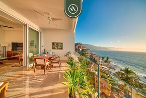 Luxurious 2 BR Condo - Oceanfront - Infinity Pools