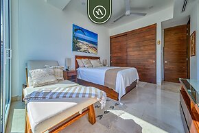Luxurious 2 BR Condo - Oceanfront - Infinity Pools