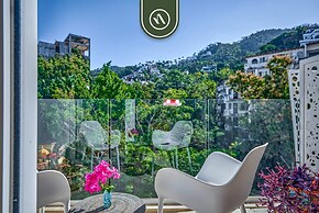 Luxurious 2 BR Condo - Oceanfront - Infinity Pools