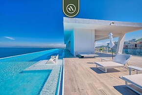 Luxurious 2 BR Condo - Oceanfront - Infinity Pools