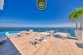 Luxurious 2 BR Condo - Oceanfront - Infinity Pools