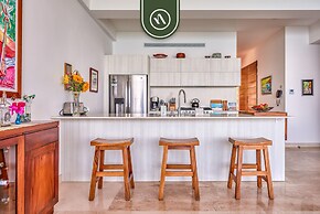 Luxurious 2 BR Condo - Oceanfront - Infinity Pools