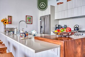 Luxurious 2 BR Condo - Oceanfront - Infinity Pools