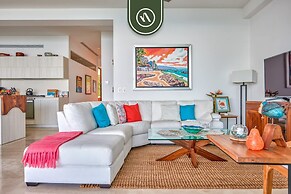 Luxurious 2 BR Condo - Oceanfront - Infinity Pools
