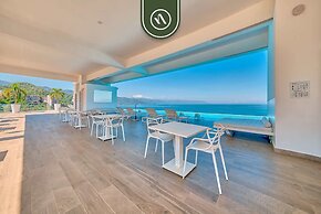 Luxurious 2 BR Condo - Oceanfront - Infinity Pools