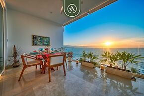 Luxurious 2 BR Condo - Oceanfront - Infinity Pools