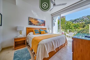 Luxurious 2 BR Condo - Oceanfront - Infinity Pools