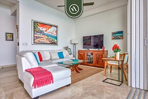 Luxurious 2 BR Condo - Oceanfront - Infinity Pools