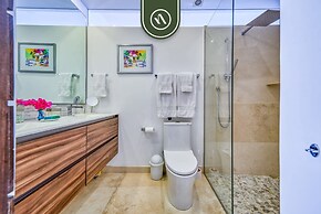 Luxurious 2 BR Condo - Oceanfront - Infinity Pools