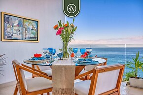 Luxurious 2 BR Condo - Oceanfront - Infinity Pools