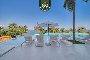 Luxurious 2 BR Condo - Oceanfront - Infinity Pools
