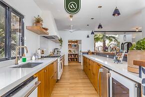 Oceanfront 10 BR Villa With Pool - Jacuzzi - Beach