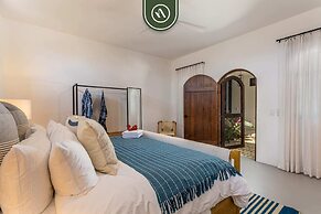 Oceanfront 10 BR Villa With Pool - Jacuzzi - Beach