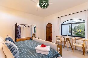 Oceanfront 10 BR Villa With Pool - Jacuzzi - Beach