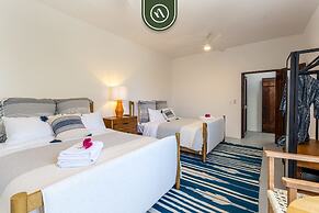 Oceanfront 10 BR Villa With Pool - Jacuzzi - Beach