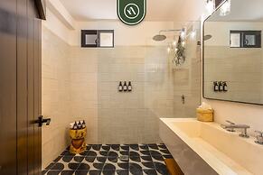 Oceanfront 10 BR Villa With Pool - Jacuzzi - Beach
