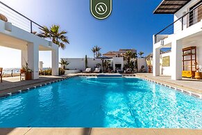 Oceanfront 10 BR Villa With Pool - Jacuzzi - Beach