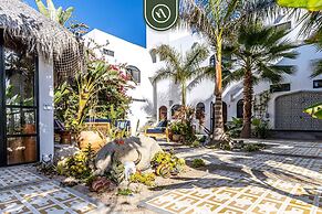 Oceanfront 10 BR Villa With Pool - Jacuzzi - Beach