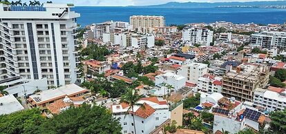 Stunning 2 BR Condo - Oceanview Terrace - Downtown