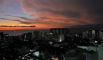Stunning 2 BR Condo - Oceanview Terrace - Downtown