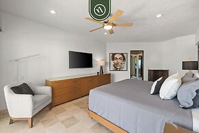 Stunning 2 BR Condo - Oceanview Terrace - Downtown