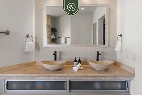 Stunning 2 BR Condo - Oceanview Terrace - Downtown